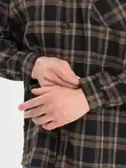 Черный рубашка в клетку
