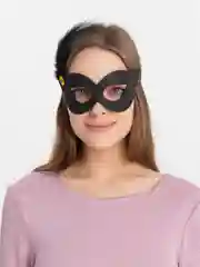 Желтый карнавальная маска "Незнакомка с пером"