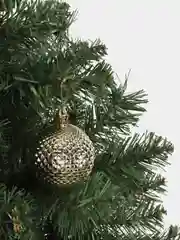 Золотой набор елочных украшений в коробке, шары, шишки, подарки, новогодние игрушки на елку