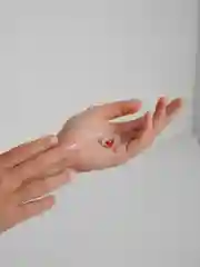 Красный кольцо из бисера "Сердечко"