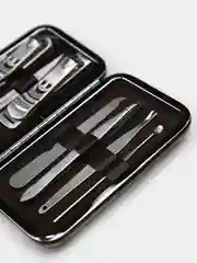 Черный набор для маникюра и педикюра в футляре