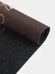 Серый коврик придверный