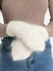 Молочный варежки женские тёплые зимние