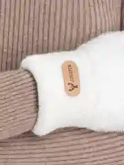 Белый варежки женские