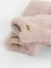 Молочный варежки женские