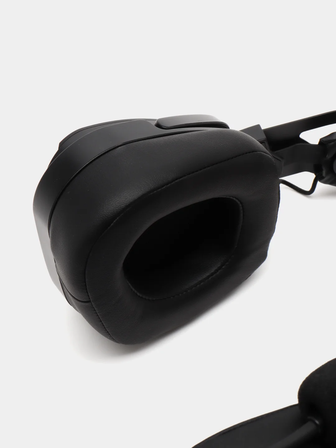 Игровые наушники с микрофоном A4Tech Bloody G570 черный, серый, 2 м, мониторные, USB
