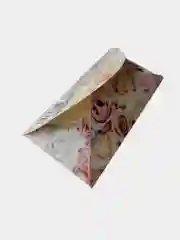 Белый конверт для денег подарочный