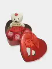 Красный подарочный набор:  мишка, мыльные розы, 3 шт в металлической шкатулке/ Цветы