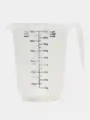 Прозрачный стакан мерный, пластмассовый