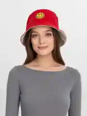 Красный панама со смайлом