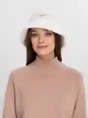Белый утепленная панама с нашивкой