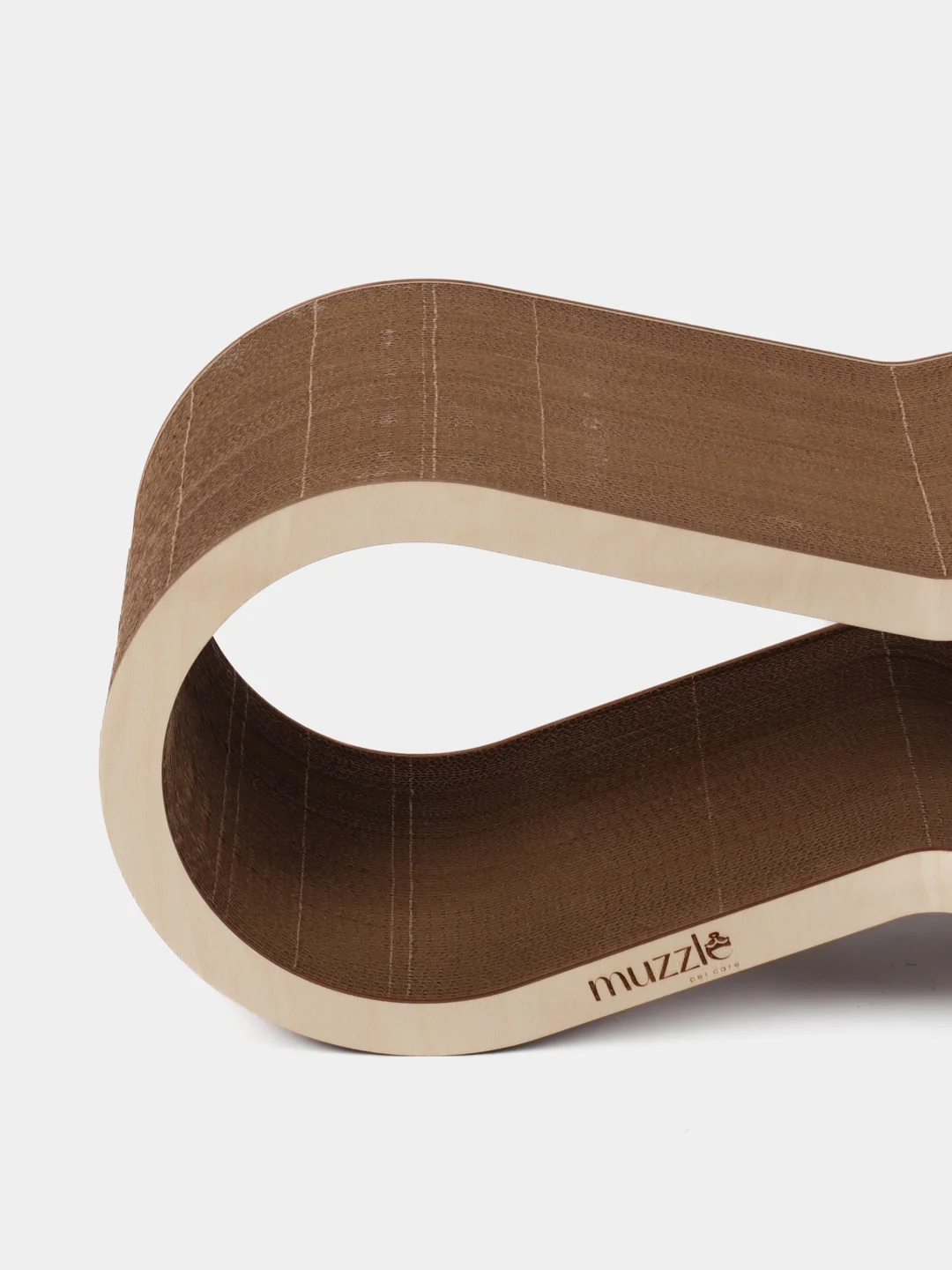 Когтеточка для кошек и лежанка Muzzle 2 в 1 из гофрокартона напольная, 65 х 22 x 25 см