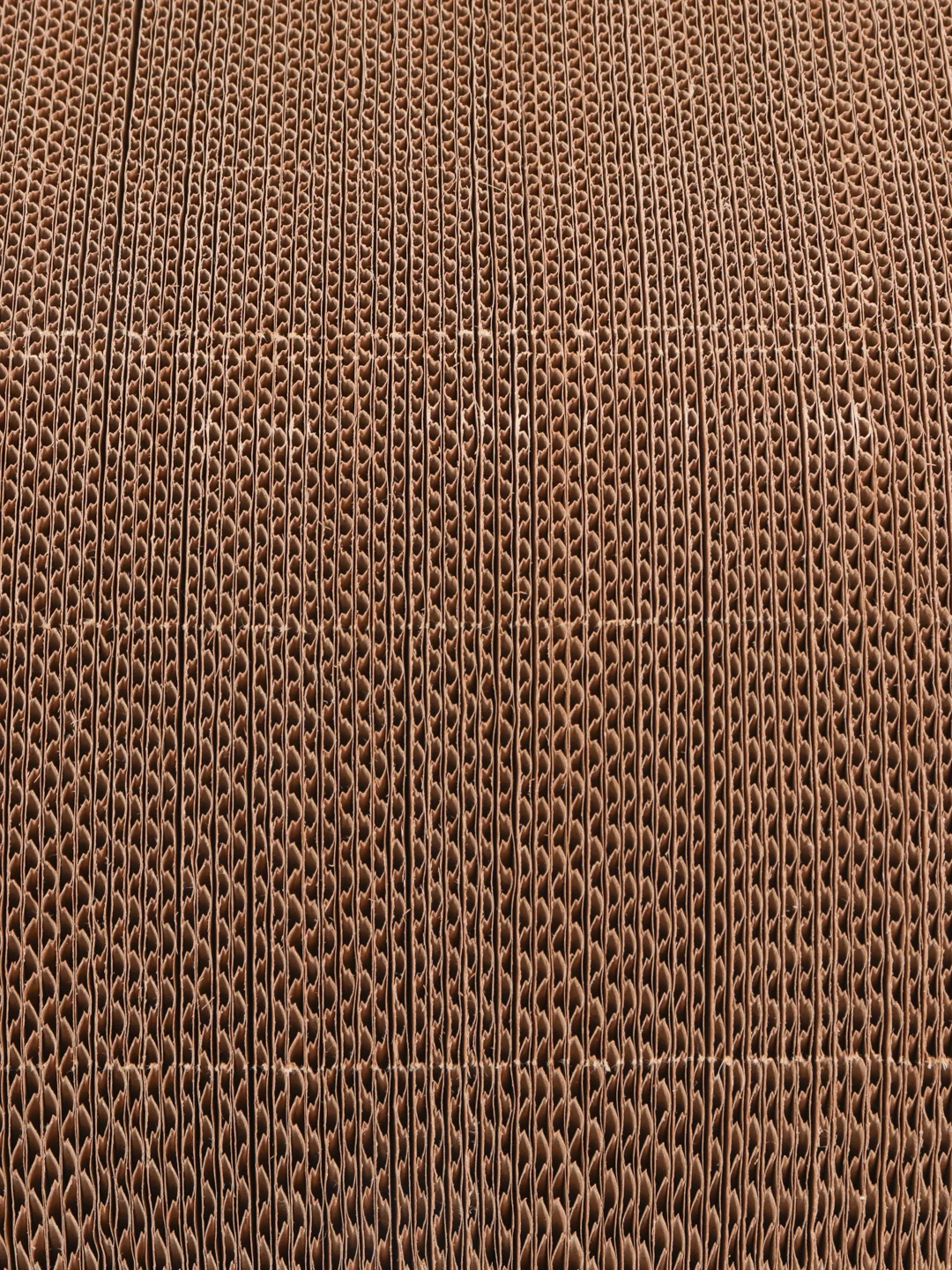 Когтеточка для кошек и лежанка Muzzle 2 в 1 из гофрокартона напольная, 65 х 22 x 25 см