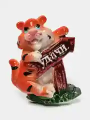Алый магниты на холодильник тигр новогодний