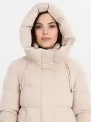 Бежевый пуховик женский, удлиненный