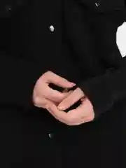 Черный костюм женский, на пуговицах