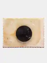 Багровый магнит декоративный