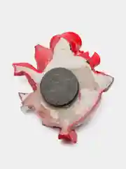 Бордовый магнит цветы сердечко