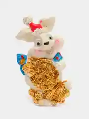 Белый магнит "Кролик"