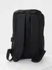 Черный рюкзак со встроенным USB выходом для зарядки