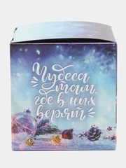 Подарочная коробка с новогодним принтом