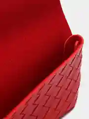 Алый футляр для очков с салфеткой