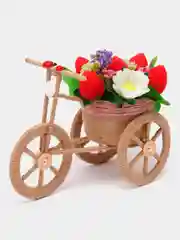 Алый велосипед с букетом из мыльных цветов и ягод