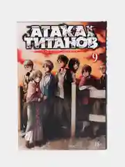 Комикс-манга "Атака на титанов. Книга 9"