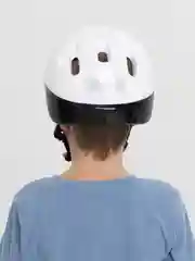 Белый детский спортивный шлем