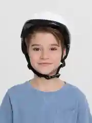 Белый детский спортивный шлем