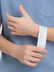Белый браслет светоотражающий