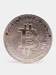 Серебряный брелок в виде монеты "Биткоин"