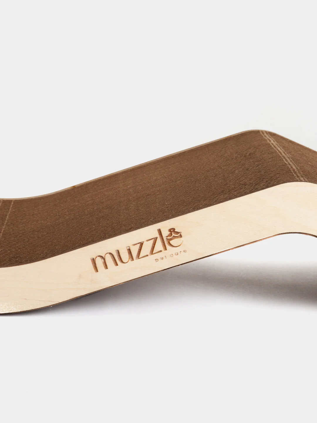Когтеточка для кошек и лежанка Muzzle 2 в 1 из гофрокартона напольная, 71 х 22 x 31 см
