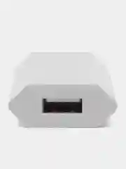 Белый сетевое зарядное устройство с USB и европейской вилкой