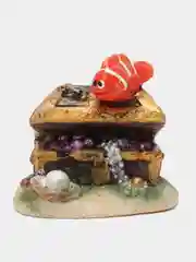 Декорация для аквариума Aqua Della "Немо на сундуке", разноцветный, 4.5 x 3.5 х 4 см
