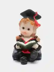 Фигурка "Школьница на стопке книг"