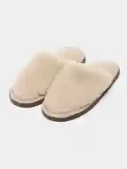 Бежевый меховые тапочки из шерсти