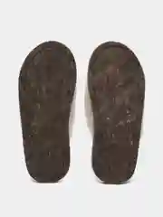 Бежевый меховые тапочки из шерсти