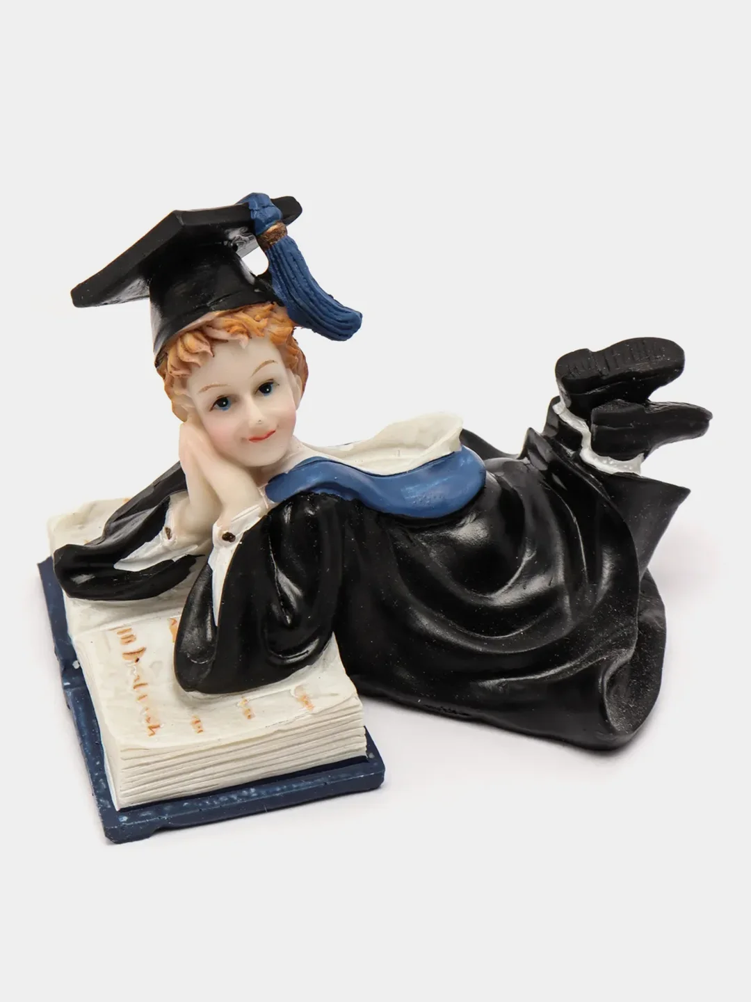 Фигурка "Школьник лежит на книге"