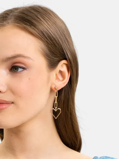 Серьги сердечки ассимитричные под золото,серьги женские гвоздики