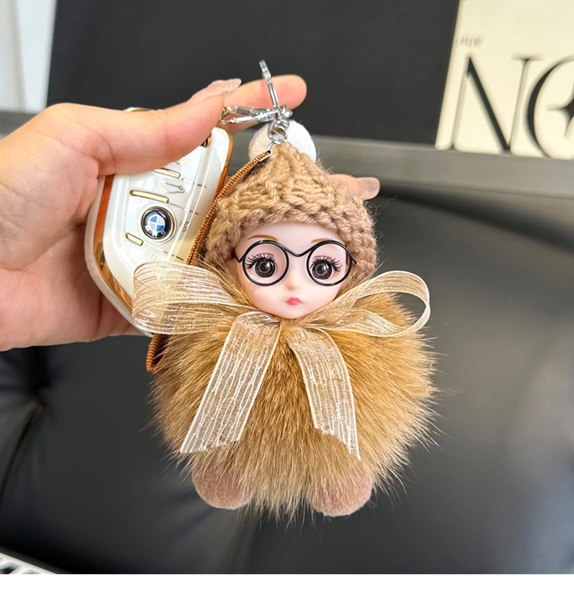 Коричневый кукла-брелок В ОЧКАХ