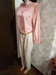 Бежевый женский комплект двойка: блузка, брюки с ремнем