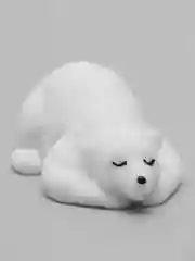 Серый белый медведь