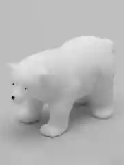 Серый белый медведь
