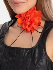 Красный чокер с цветком на шею