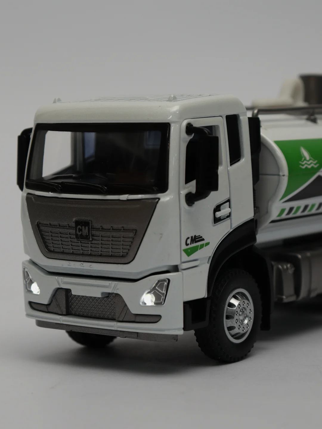 Зеленый dongfeng