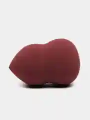 Бордовый спонж для макияжа