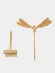 Стрекоза из бамбука, балансирующая