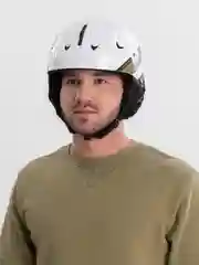 Белый шлем горнолыжный