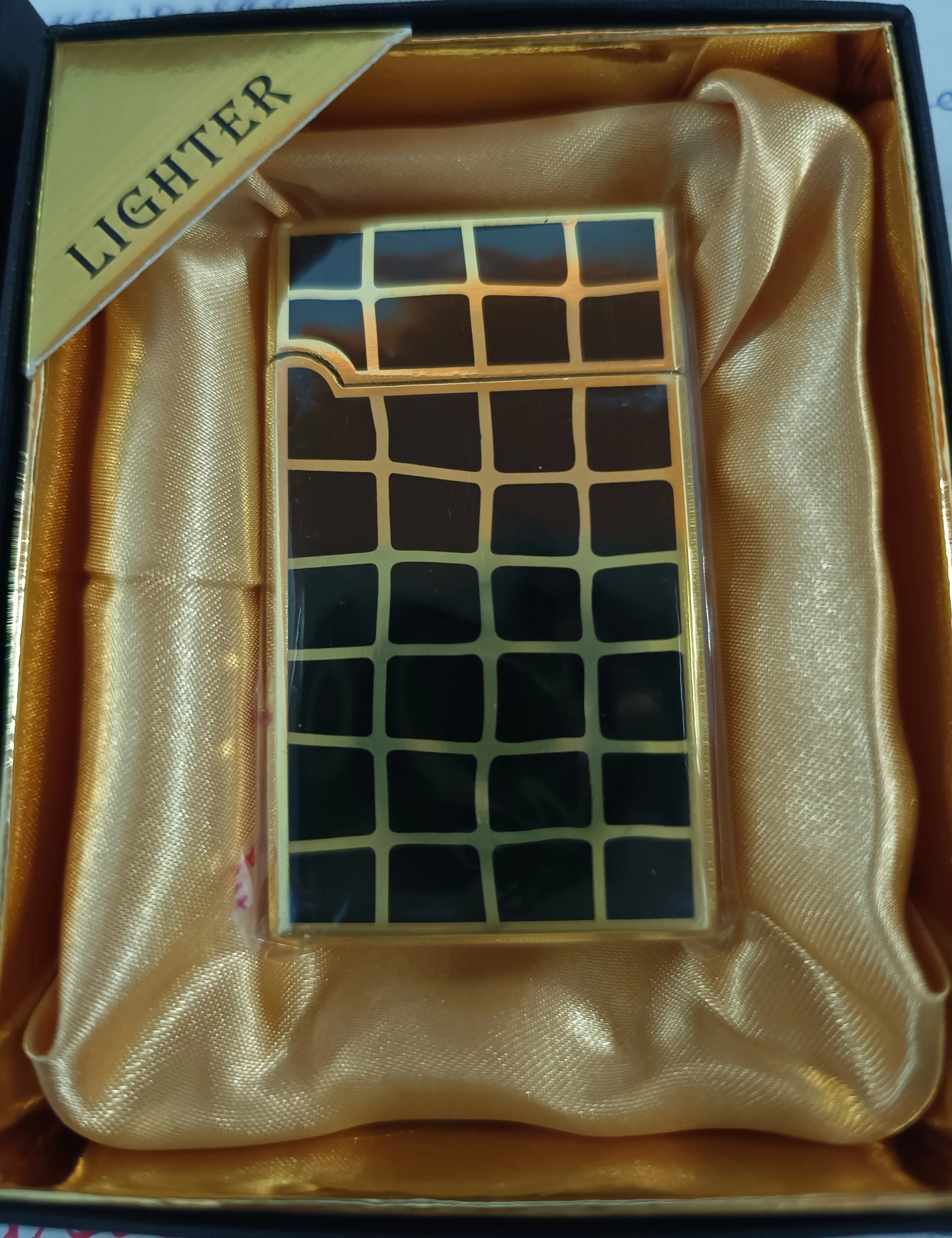 Газовая зажигалка "Lighter"